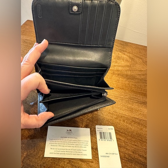 Coach Leather Wallet - Picture 2 of 7